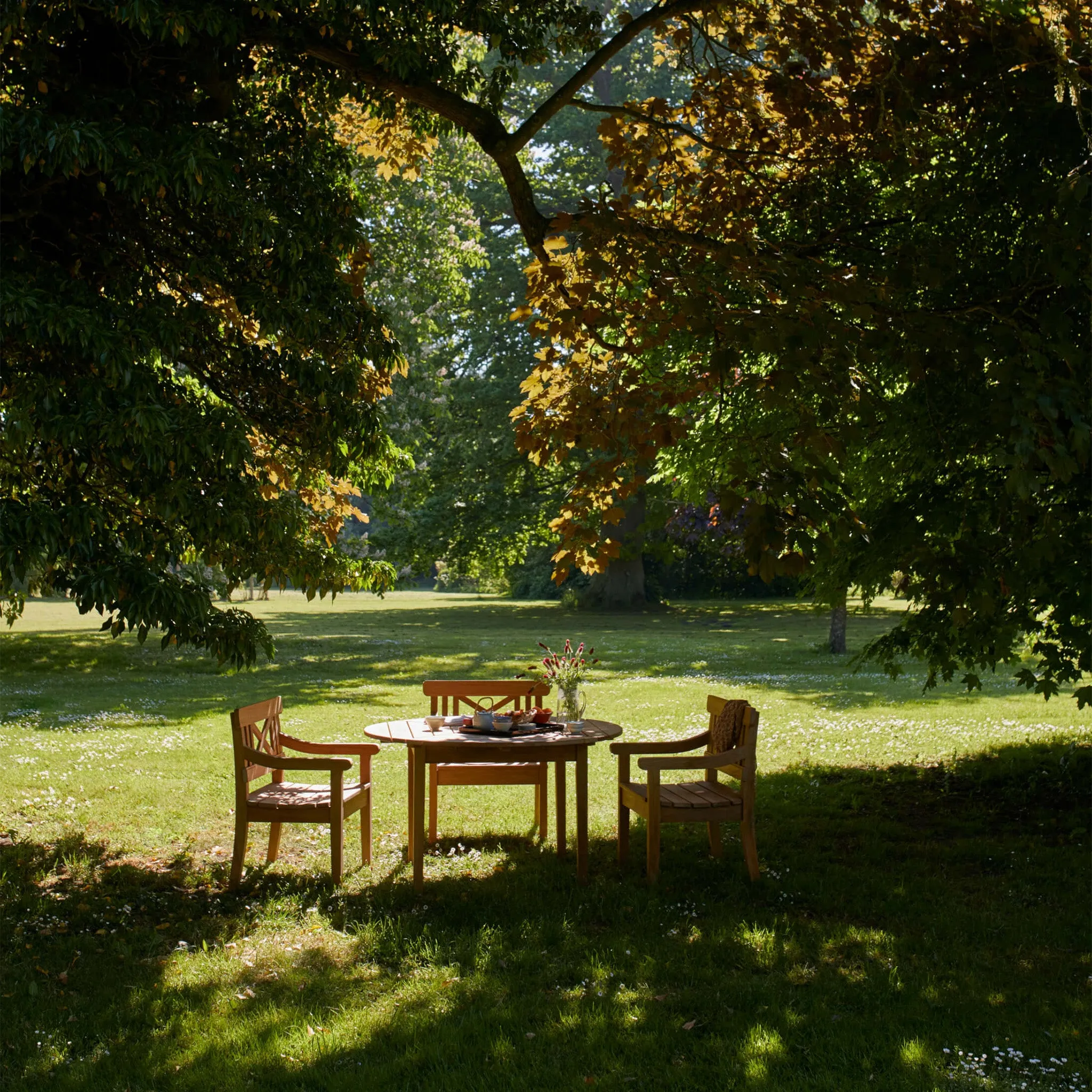 Drachmann Table Round by Skagerak