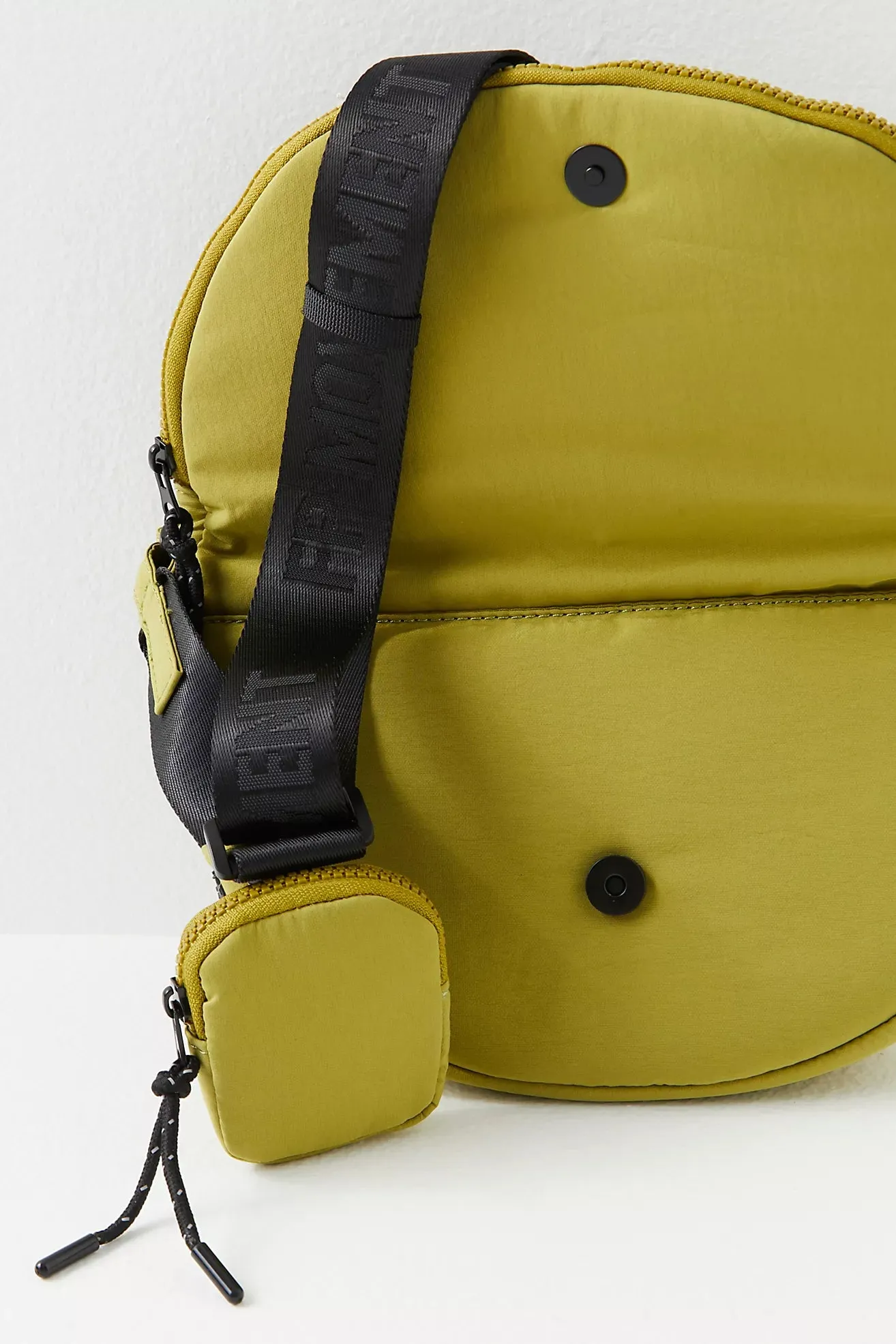 Hit the Trails Sling Bag Olive