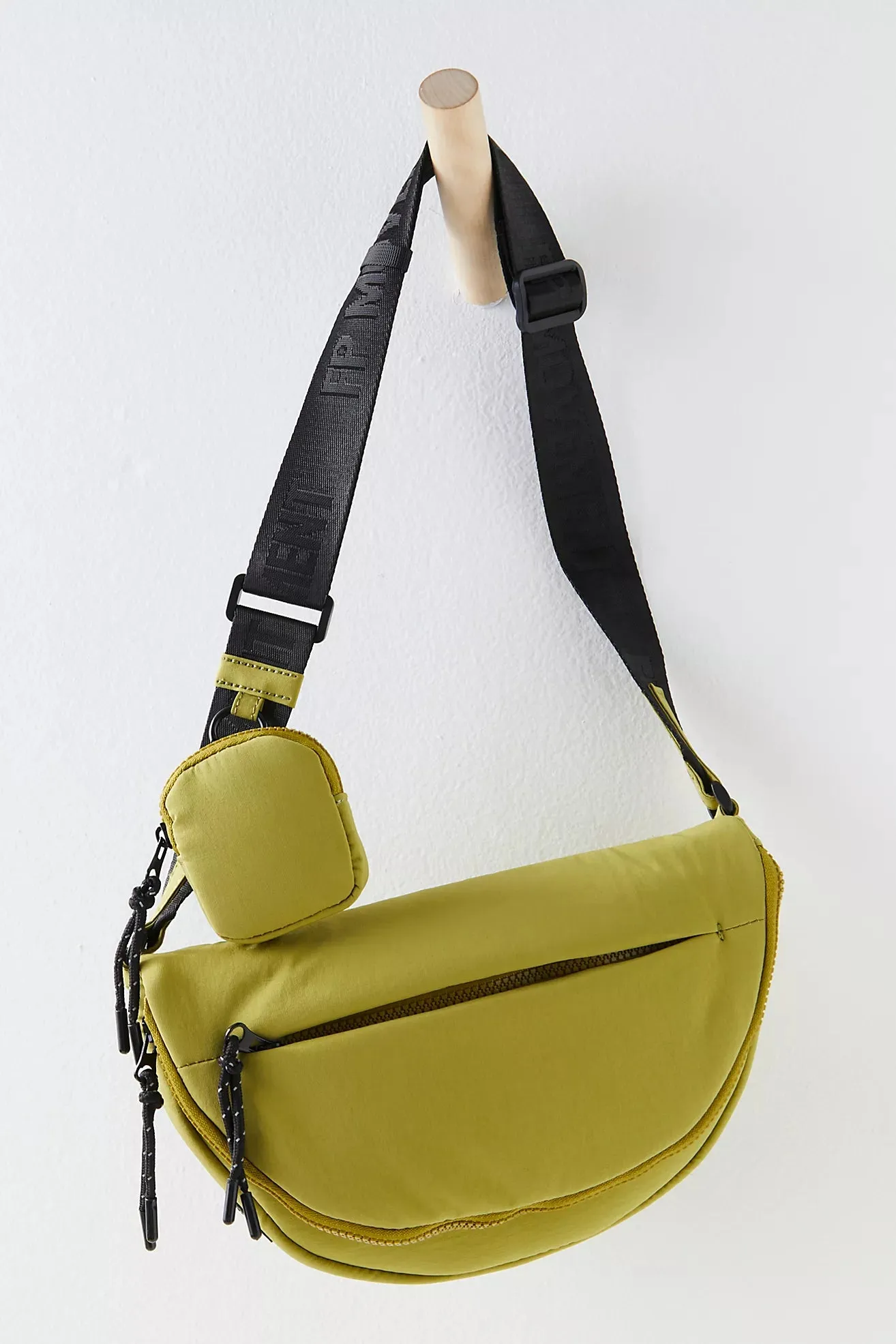 Hit the Trails Sling Bag Olive