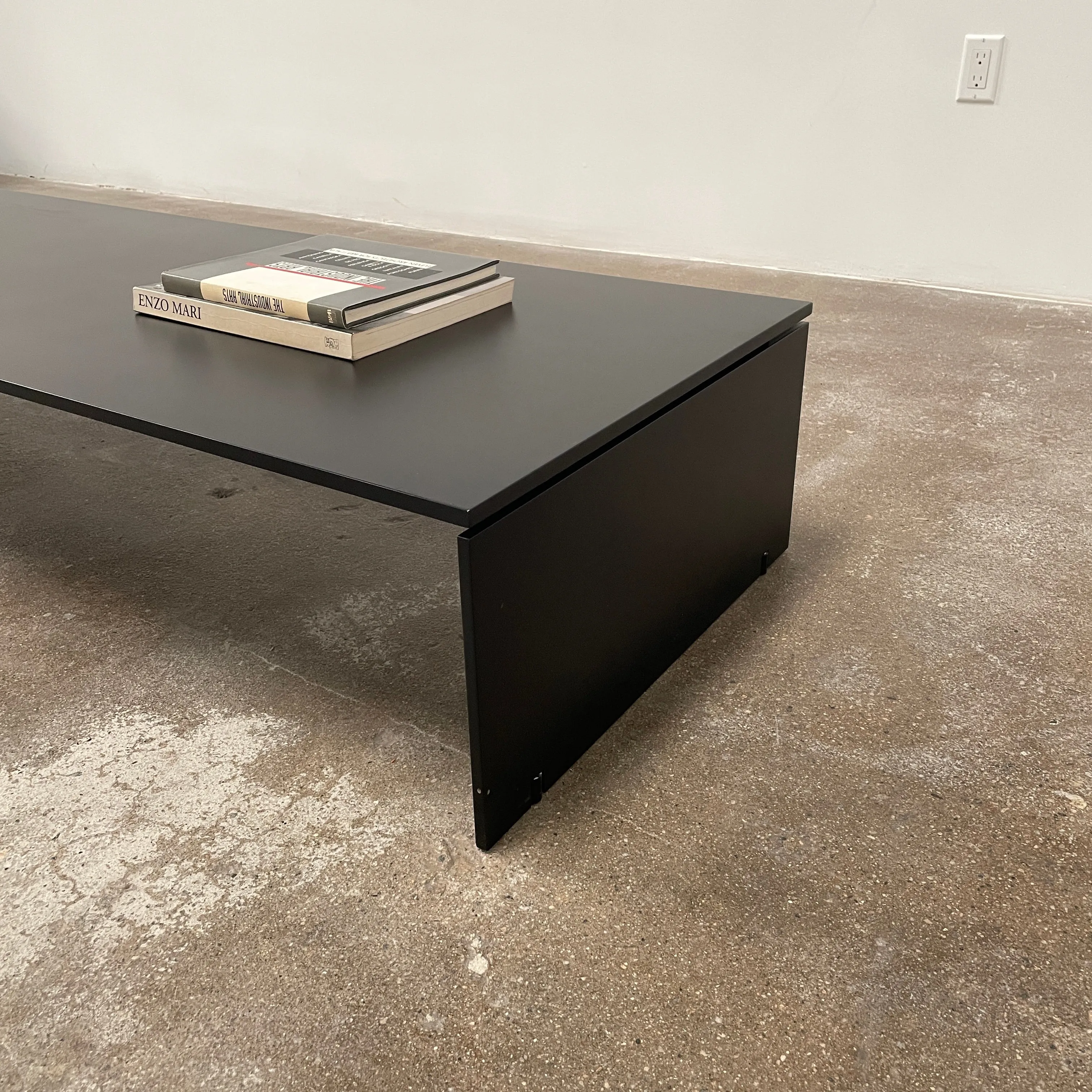 Porro Modern Light Low Table By Piero Lissoni